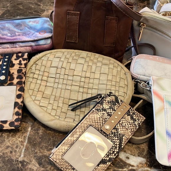 BUNDLE of bags, wallets and essentials - Picture 7 of 7